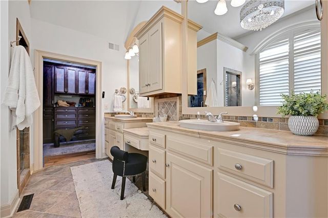 14001 Nicklaus Drive, Overland Park, KS 66223