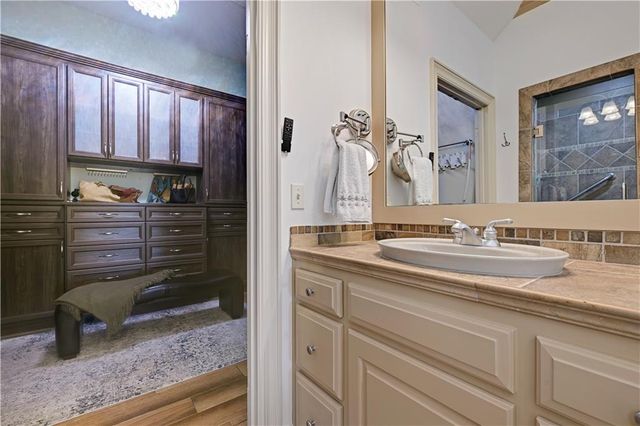 14001 Nicklaus Drive, Overland Park, KS 66223