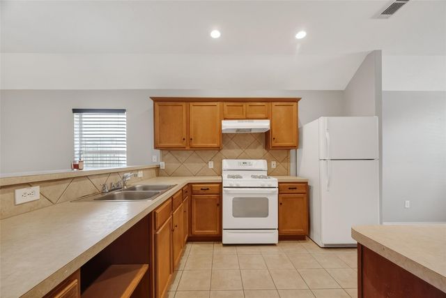 9807 Tawny Trace Court, Houston, TX 77044