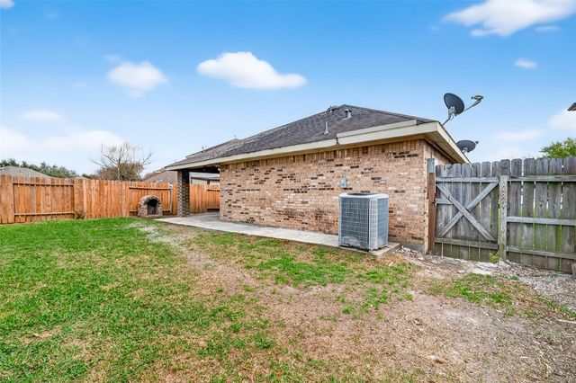 9807 Tawny Trace Court, Houston, TX 77044