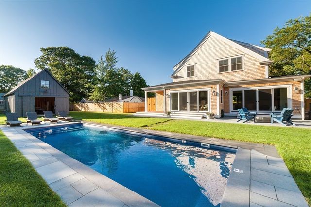 38 Pinehurst Road, Edgartown, MA 02539