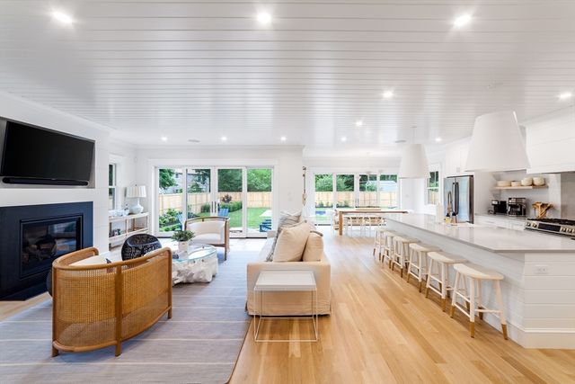 38 Pinehurst Road, Edgartown, MA 02539