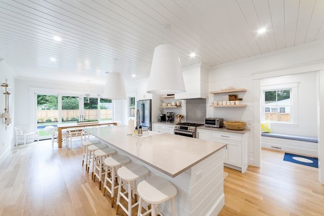 38 Pinehurst Road, Edgartown, MA 02539