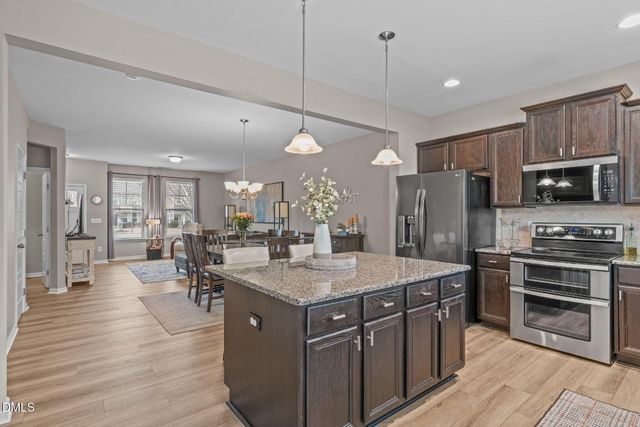 917 Ambergate Station, Apex, NC 27502