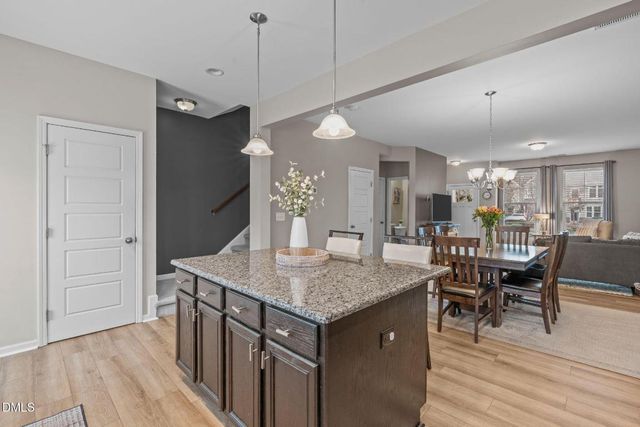 917 Ambergate Station, Apex, NC 27502