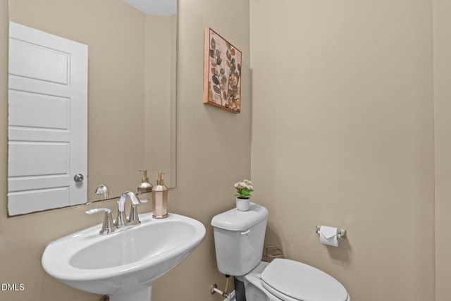 917 Ambergate Station, Apex, NC 27502