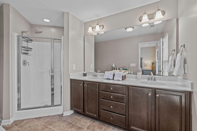 917 Ambergate Station, Apex, NC 27502