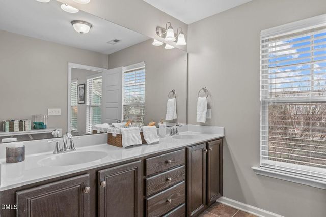 917 Ambergate Station, Apex, NC 27502