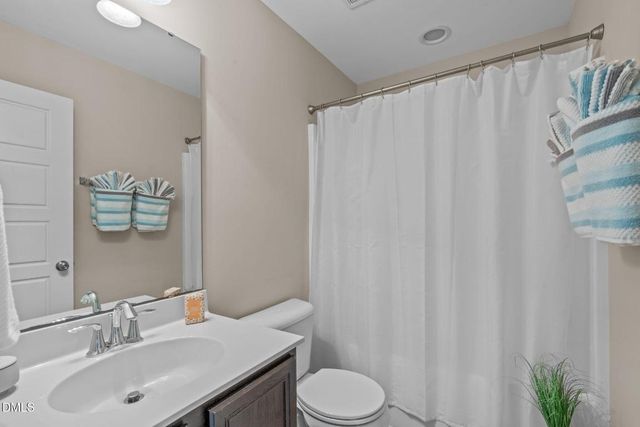 917 Ambergate Station, Apex, NC 27502