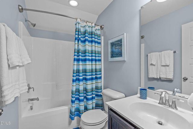 917 Ambergate Station, Apex, NC 27502