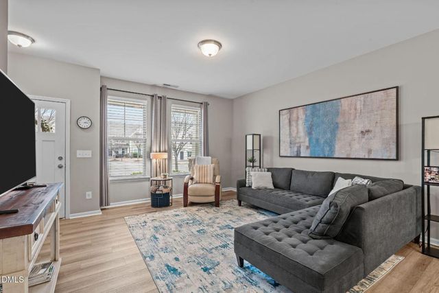 917 Ambergate Station, Apex, NC 27502