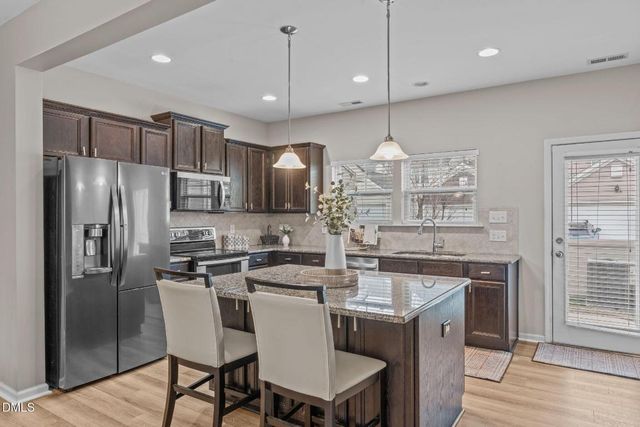 917 Ambergate Station, Apex, NC 27502