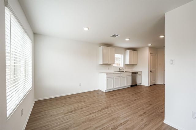 9123 Estes Lakes Drive, Baytown, TX 77521