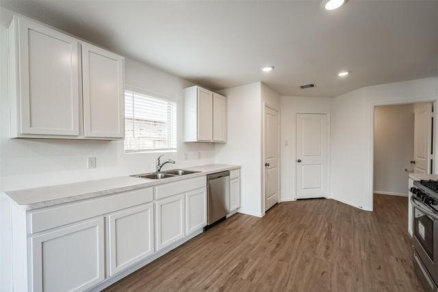 9123 Estes Lakes Drive, Baytown, TX 77521