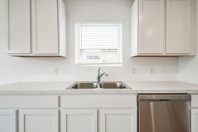 9123 Estes Lakes Drive, Baytown, TX 77521