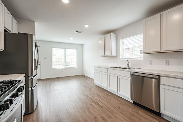 9123 Estes Lakes Drive, Baytown, TX 77521