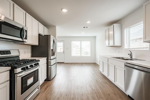 9123 Estes Lakes Drive, Baytown, TX 77521