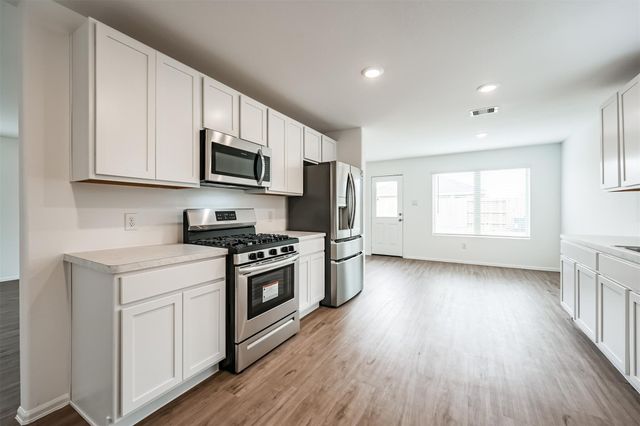 9123 Estes Lakes Drive, Baytown, TX 77521