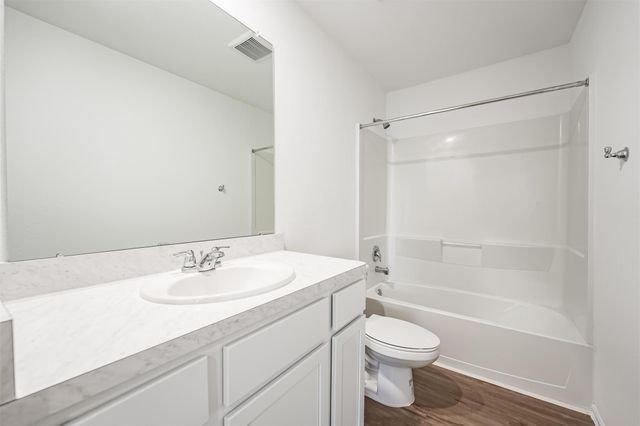 9123 Estes Lakes Drive, Baytown, TX 77521