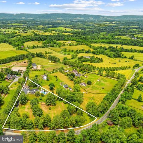 21185 ST LOUIS RD, Middleburg, VA 20117