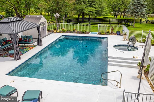 21185 ST LOUIS RD, Middleburg, VA 20117