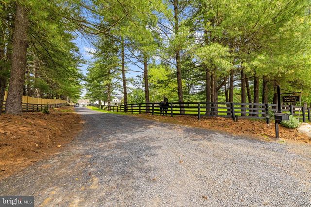 21185 ST LOUIS RD, Middleburg, VA 20117