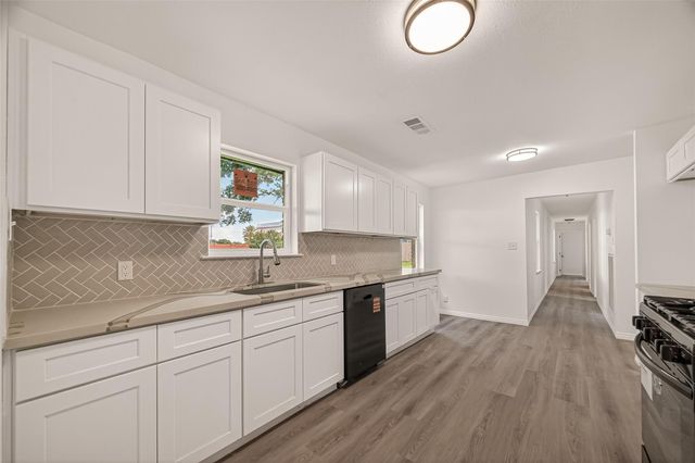 18219 Kings Lynn Street, Webster, TX 77058