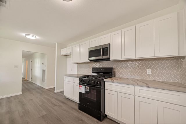 18219 Kings Lynn Street, Webster, TX 77058