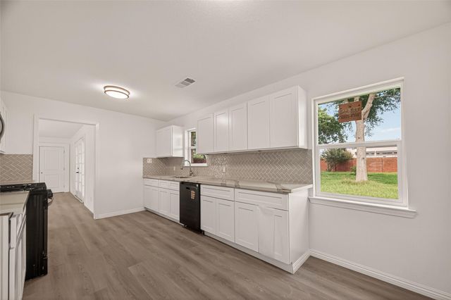 18219 Kings Lynn Street, Webster, TX 77058