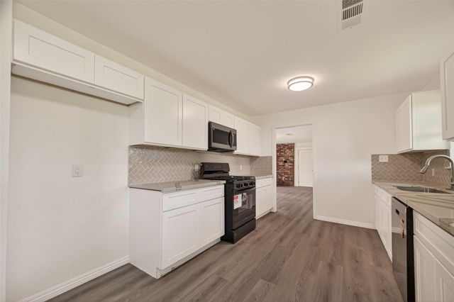 18219 Kings Lynn Street, Webster, TX 77058