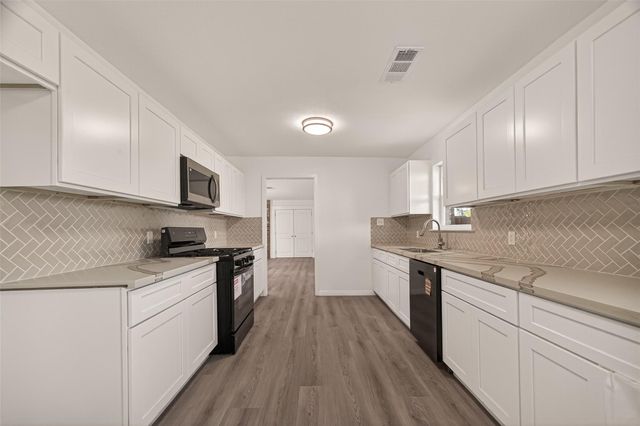 18219 Kings Lynn Street, Webster, TX 77058
