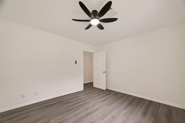 18219 Kings Lynn Street, Webster, TX 77058