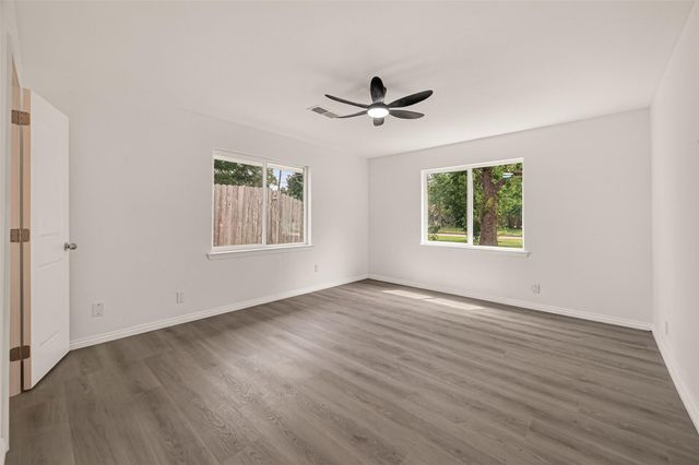18219 Kings Lynn Street, Webster, TX 77058