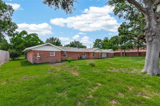 18219 Kings Lynn Street, Webster, TX 77058