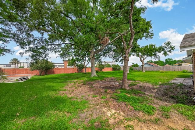 18219 Kings Lynn Street, Webster, TX 77058