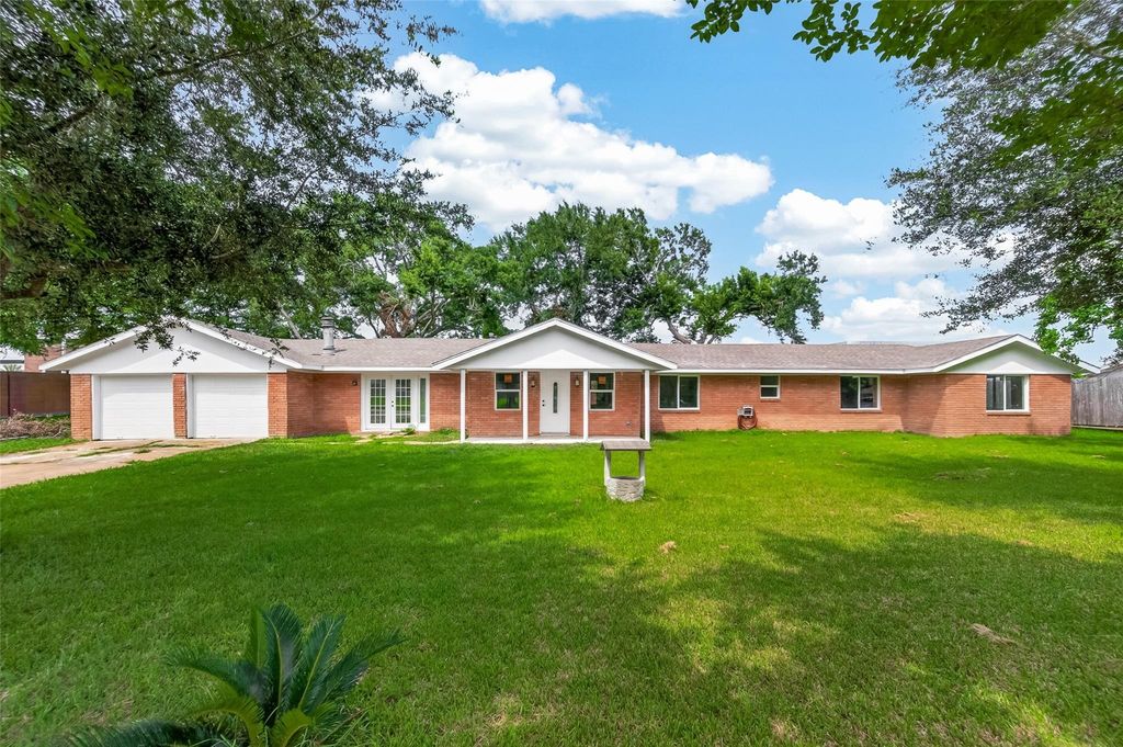 18219 Kings Lynn Street, Webster, TX 77058