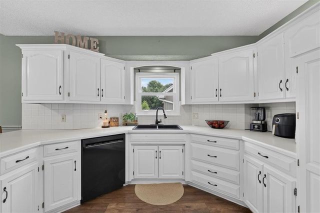 207 NE Bridge Place, Blue Springs, MO 64014