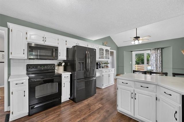 207 NE Bridge Place, Blue Springs, MO 64014