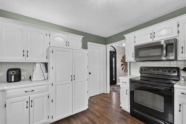 207 NE Bridge Place, Blue Springs, MO 64014