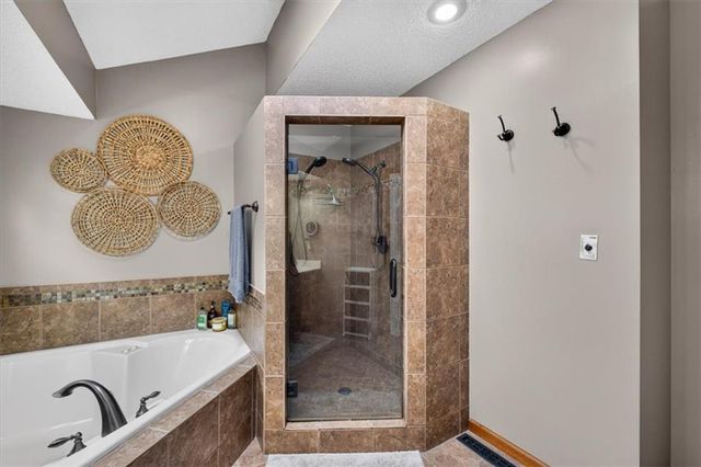 207 NE Bridge Place, Blue Springs, MO 64014