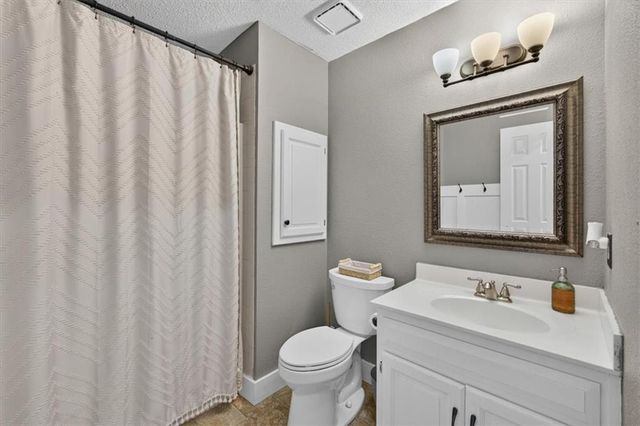 207 NE Bridge Place, Blue Springs, MO 64014