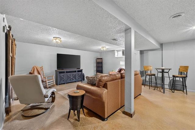 207 NE Bridge Place, Blue Springs, MO 64014