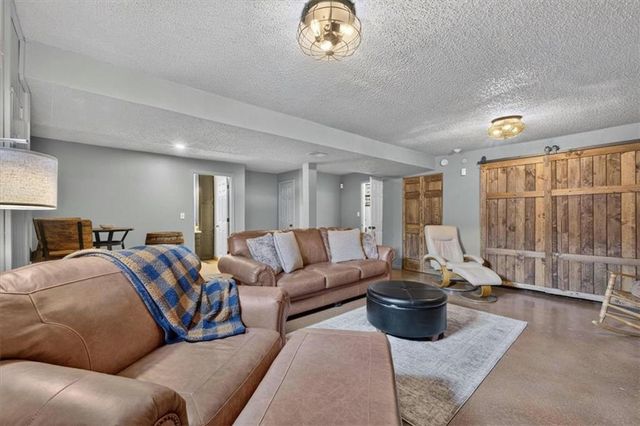 207 NE Bridge Place, Blue Springs, MO 64014