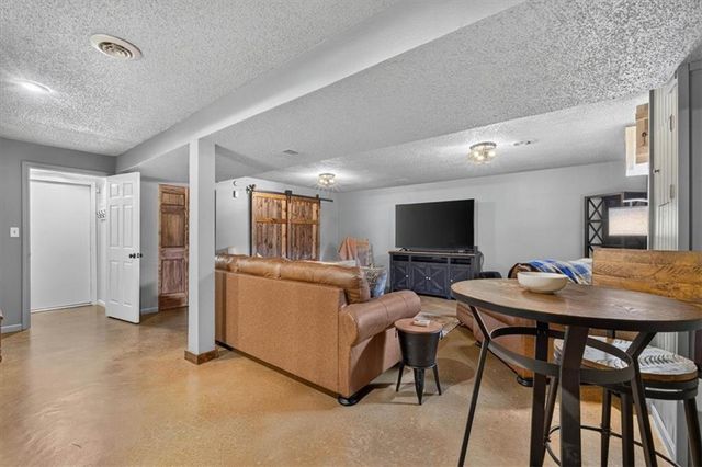 207 NE Bridge Place, Blue Springs, MO 64014