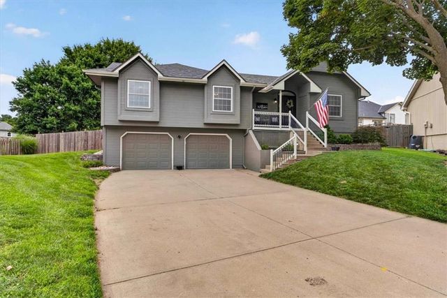 207 NE Bridge Place, Blue Springs, MO 64014
