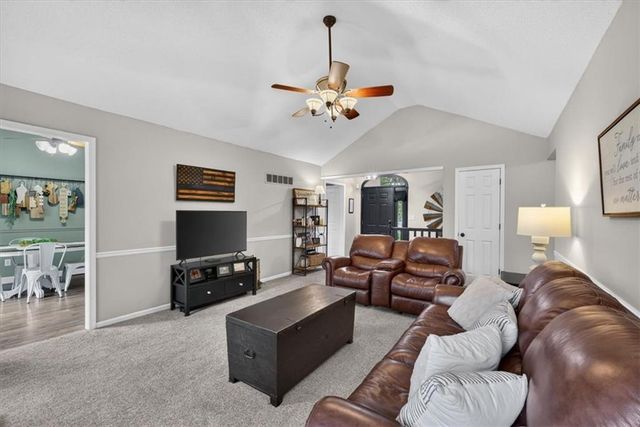 207 NE Bridge Place, Blue Springs, MO 64014