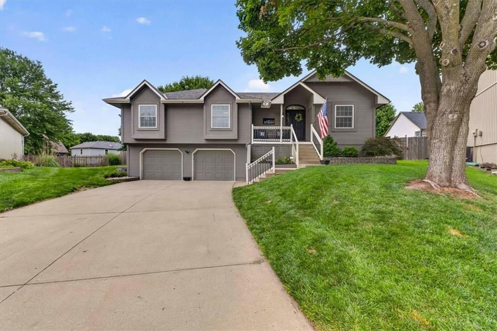 207 NE Bridge Place, Blue Springs, MO 64014