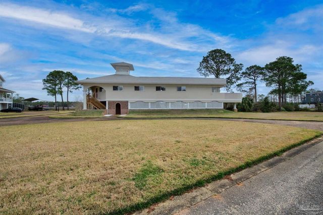 4758 Bayside Dr, Milton, FL 32583