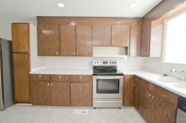 2205 East Arbor Drive NW, Huntsville, AL 35611