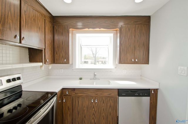 2205 East Arbor Drive NW, Huntsville, AL 35611